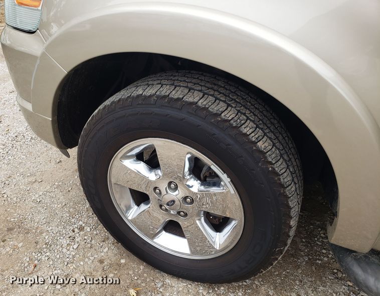 image for item ET9940 2006 Ford Explorer SUV