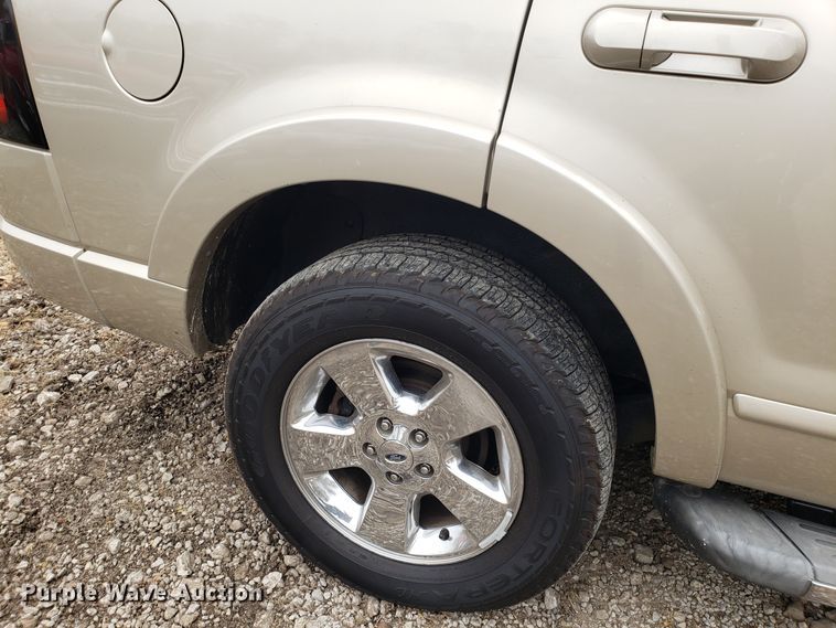 image for item ET9940 2006 Ford Explorer SUV