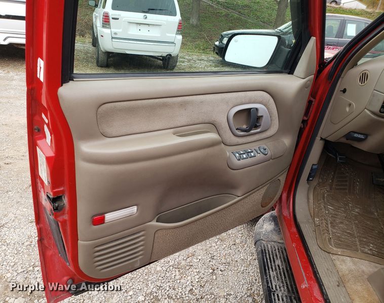 image for item ET9941 1999 Chevrolet Tahoe SUV