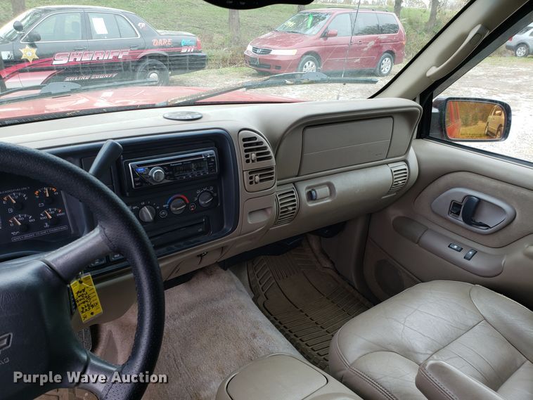 image for item ET9941 1999 Chevrolet Tahoe SUV