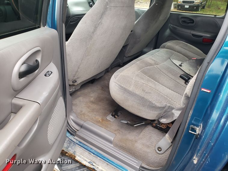 image for item ET9945 2001 Ford F150 SuperCrew pickup truck