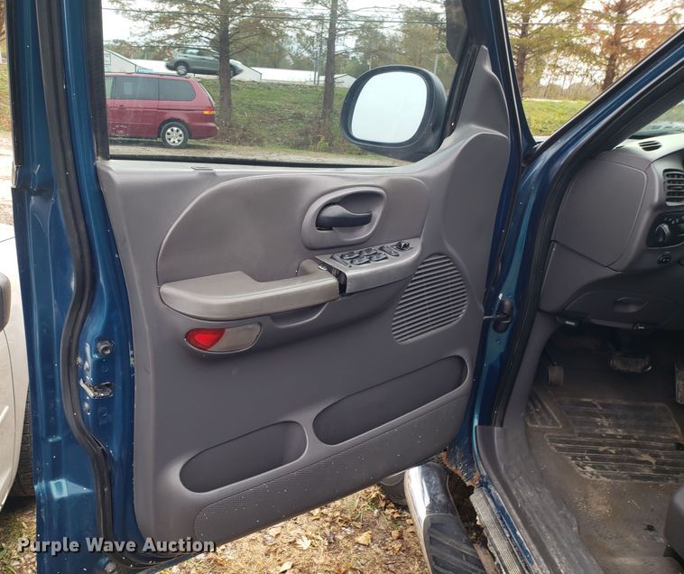 image for item ET9945 2001 Ford F150 SuperCrew pickup truck