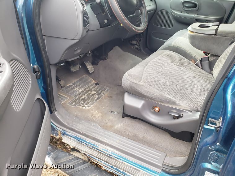 image for item ET9945 2001 Ford F150 SuperCrew pickup truck