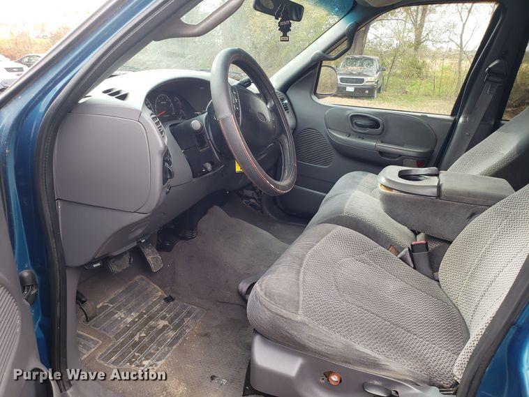 image for item ET9945 2001 Ford F150 SuperCrew pickup truck