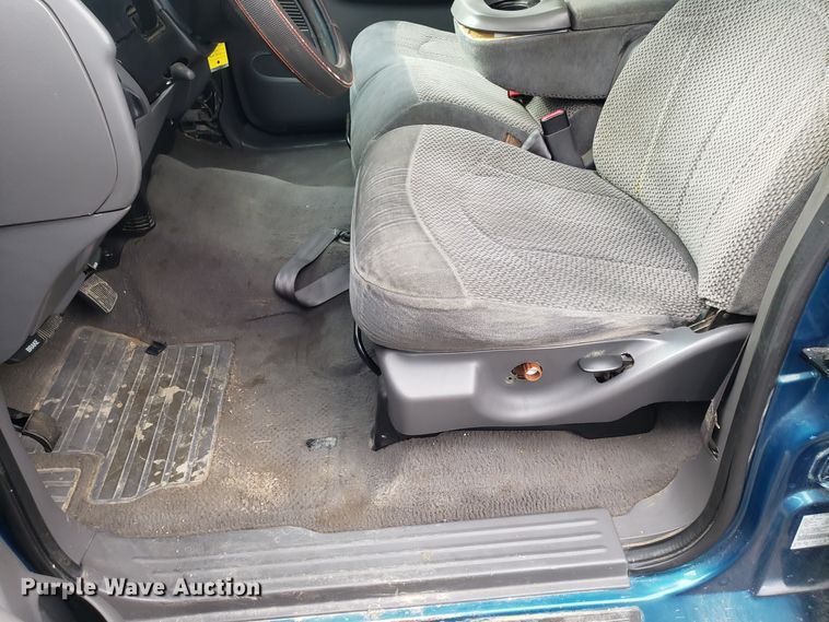 image for item ET9945 2001 Ford F150 SuperCrew pickup truck