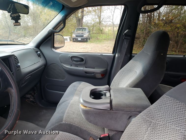 image for item ET9945 2001 Ford F150 SuperCrew pickup truck