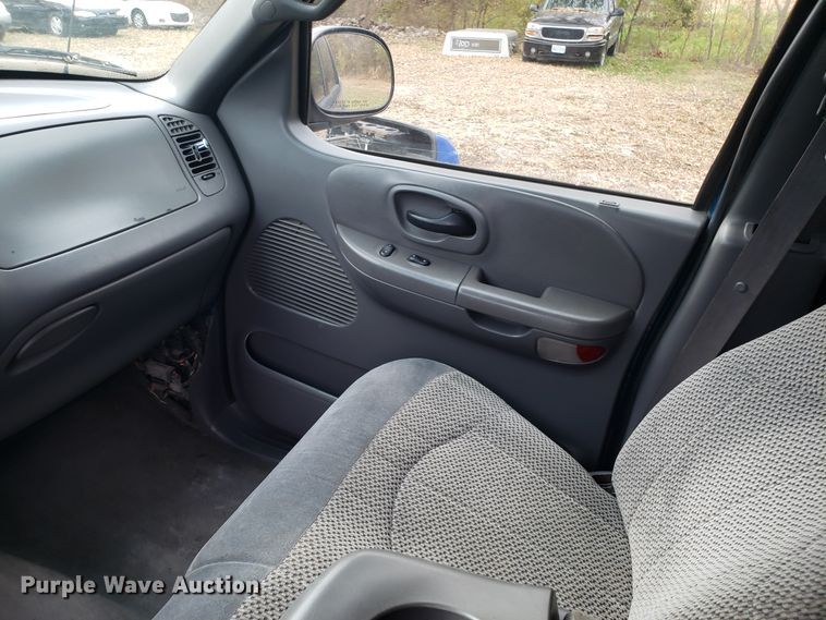 image for item ET9945 2001 Ford F150 SuperCrew pickup truck