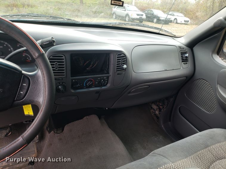 image for item ET9945 2001 Ford F150 SuperCrew pickup truck