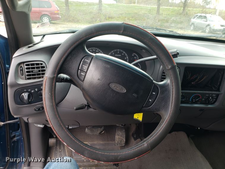 image for item ET9945 2001 Ford F150 SuperCrew pickup truck