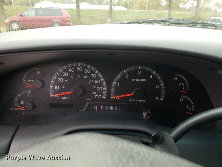 image for item ET9945 2001 Ford F150 SuperCrew pickup truck