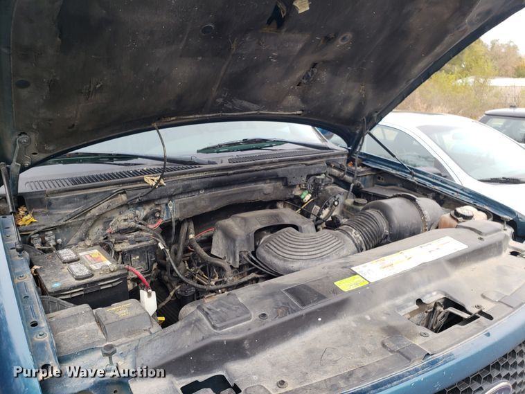 image for item ET9945 2001 Ford F150 SuperCrew pickup truck