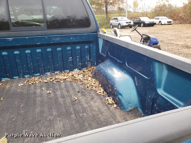 image for item ET9945 2001 Ford F150 SuperCrew pickup truck