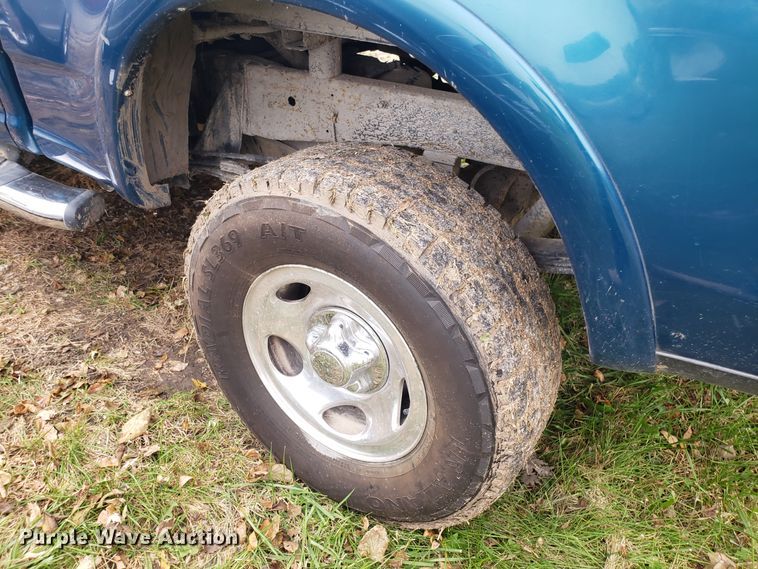 image for item ET9945 2001 Ford F150 SuperCrew pickup truck