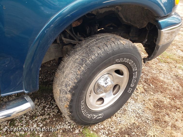 image for item ET9945 2001 Ford F150 SuperCrew pickup truck