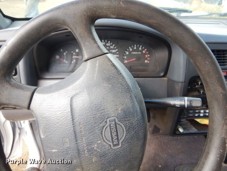 image for item EY9319 1997 Nissan King Cab pickup truck