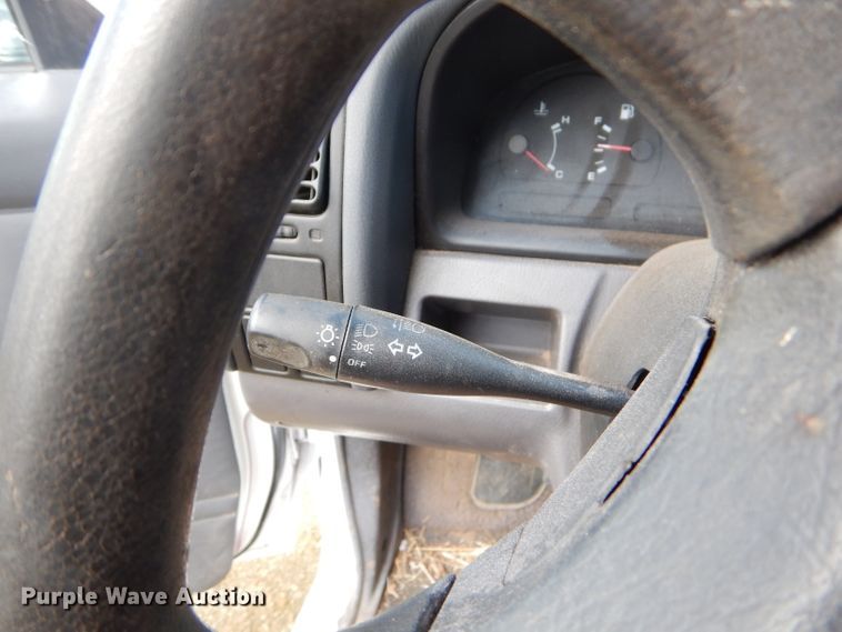 image for item EY9319 1997 Nissan King Cab pickup truck