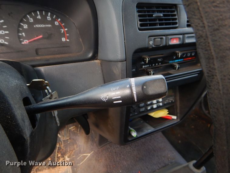 image for item EY9319 1997 Nissan King Cab pickup truck