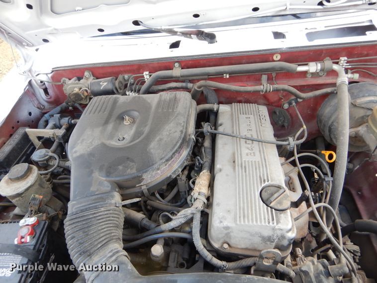 image for item EY9319 1997 Nissan King Cab pickup truck