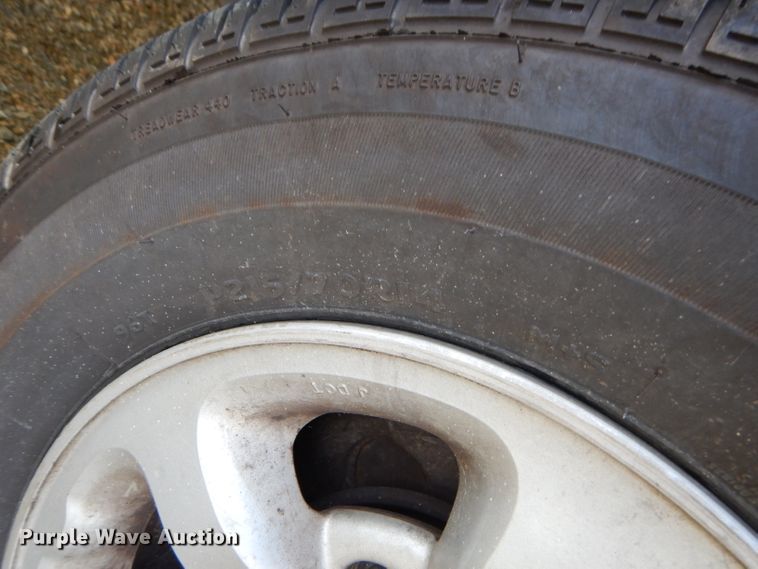 image for item EY9319 1997 Nissan King Cab pickup truck