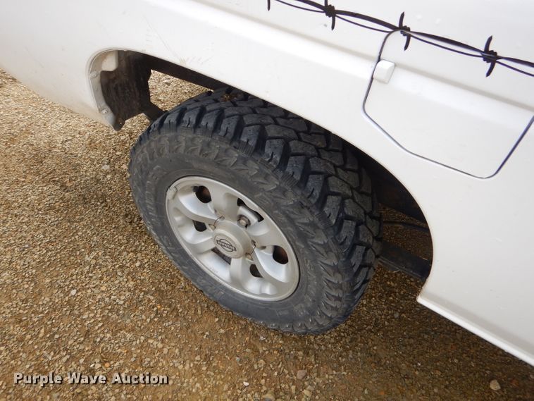 image for item EY9319 1997 Nissan King Cab pickup truck