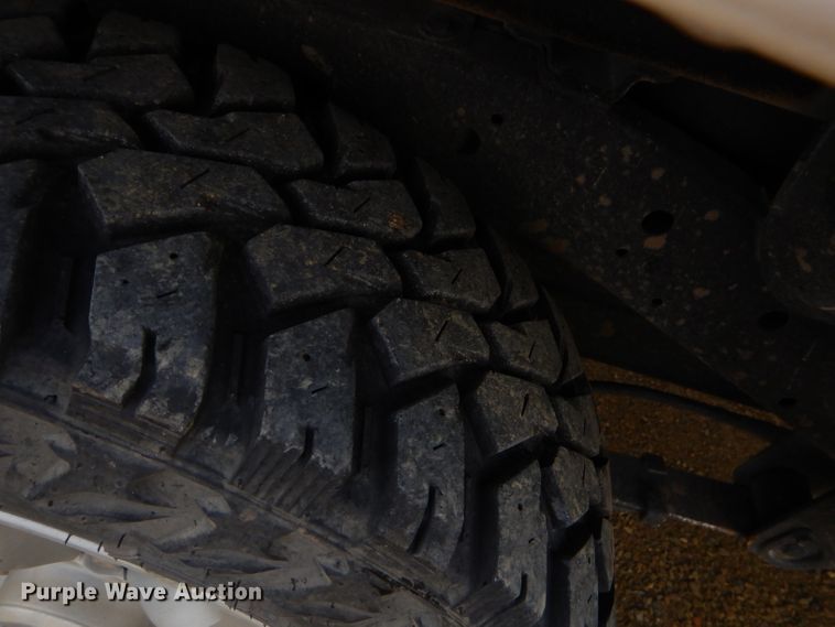 image for item EY9319 1997 Nissan King Cab pickup truck