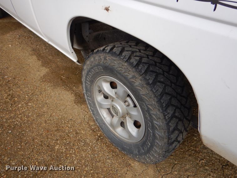 image for item EY9319 1997 Nissan King Cab pickup truck