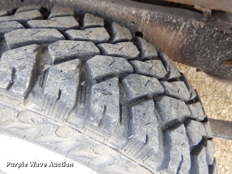 image for item EY9319 1997 Nissan King Cab pickup truck