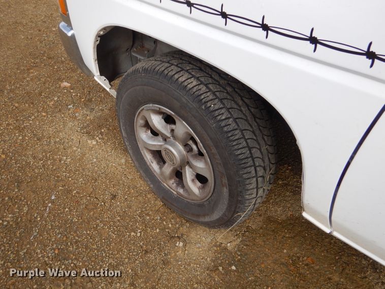 image for item EY9319 1997 Nissan King Cab pickup truck