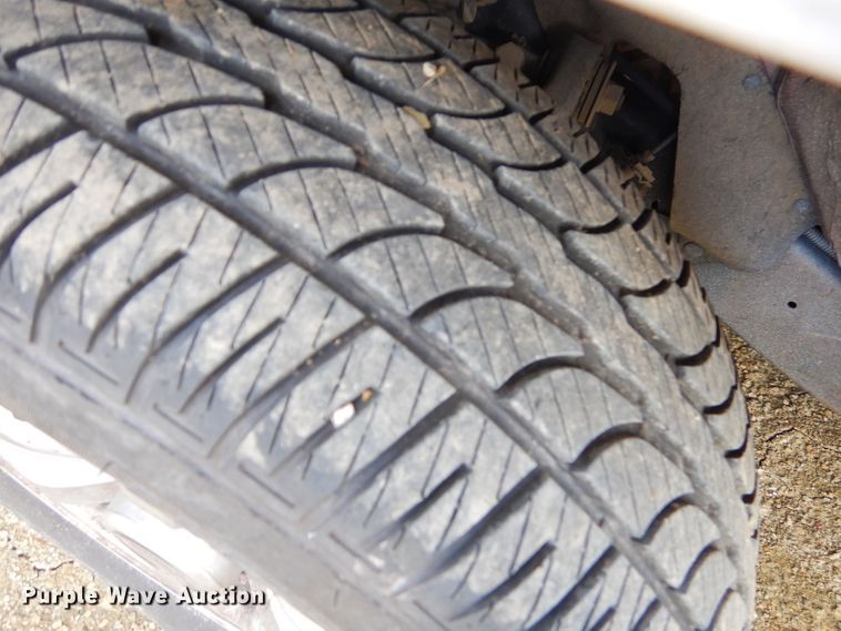 image for item EY9319 1997 Nissan King Cab pickup truck