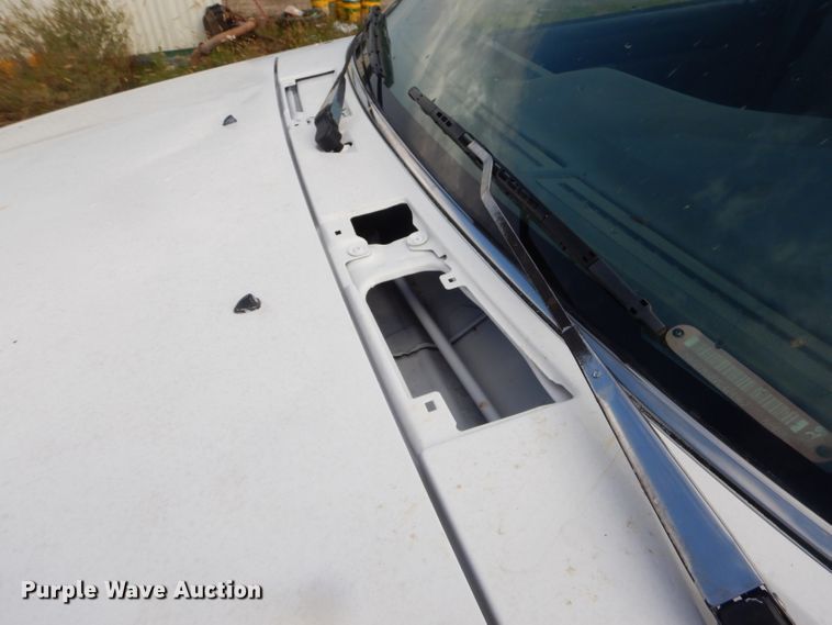 image for item EY9319 1997 Nissan King Cab pickup truck