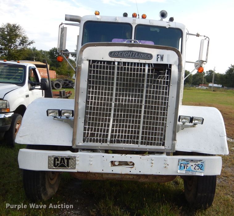 image for item EY9326 1980 Freightliner truck cab and chassis