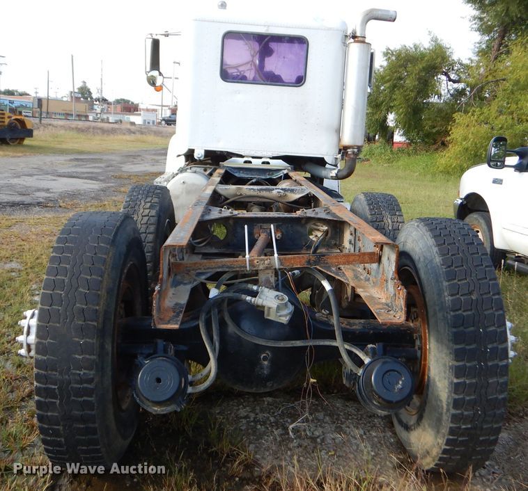 image for item EY9326 1980 Freightliner truck cab and chassis