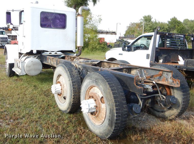 image for item EY9326 1980 Freightliner truck cab and chassis