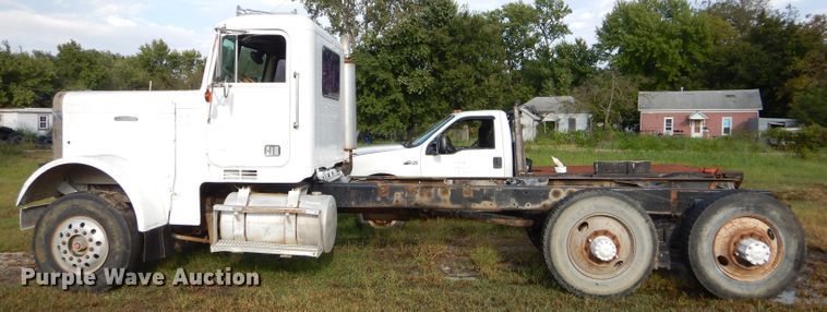 image for item EY9326 1980 Freightliner truck cab and chassis