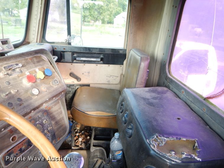 image for item EY9326 1980 Freightliner truck cab and chassis