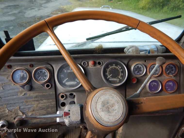 image for item EY9326 1980 Freightliner truck cab and chassis