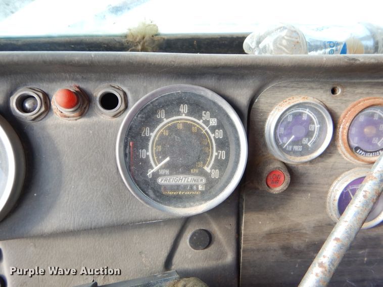 image for item EY9326 1980 Freightliner truck cab and chassis