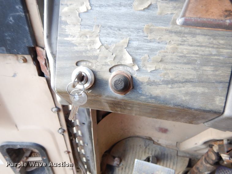 image for item EY9326 1980 Freightliner truck cab and chassis