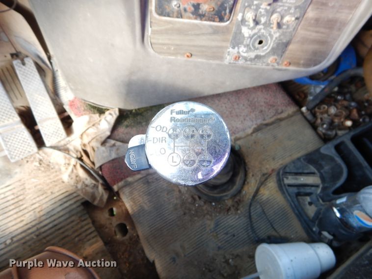 image for item EY9326 1980 Freightliner truck cab and chassis