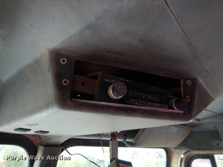 image for item EY9326 1980 Freightliner truck cab and chassis