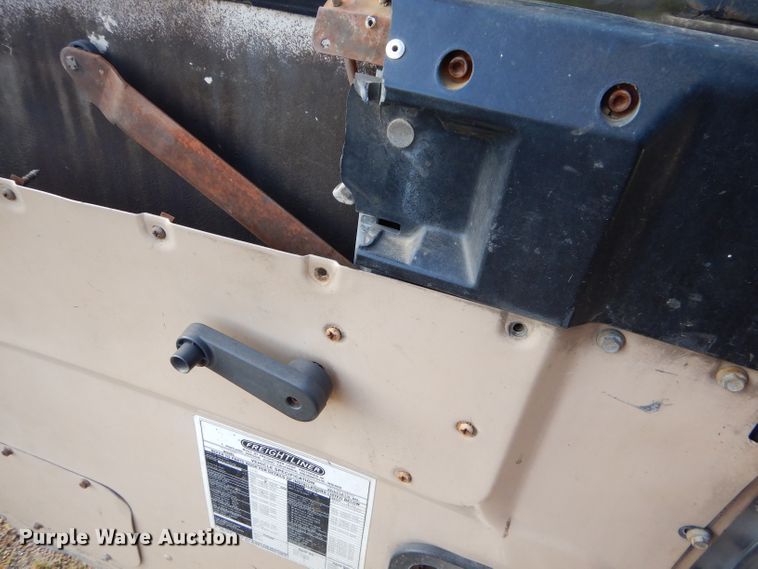 image for item EY9326 1980 Freightliner truck cab and chassis