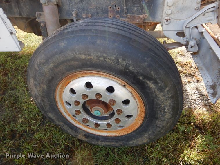 image for item EY9326 1980 Freightliner truck cab and chassis