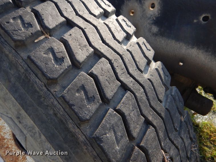 image for item EY9326 1980 Freightliner truck cab and chassis