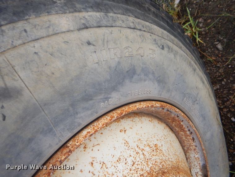 image for item EY9326 1980 Freightliner truck cab and chassis