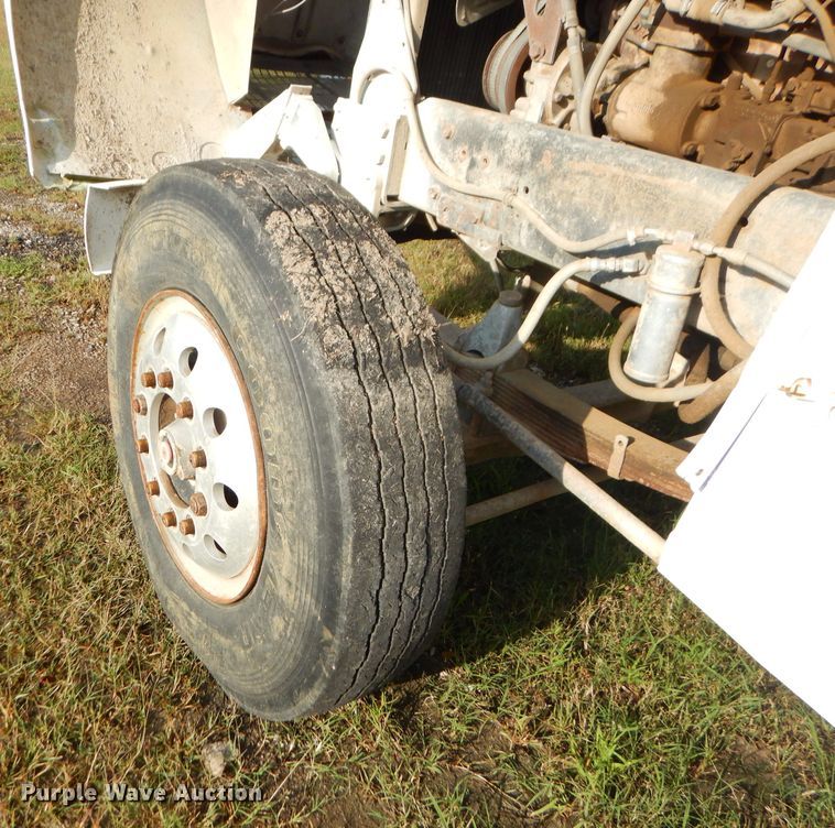 image for item EY9326 1980 Freightliner truck cab and chassis