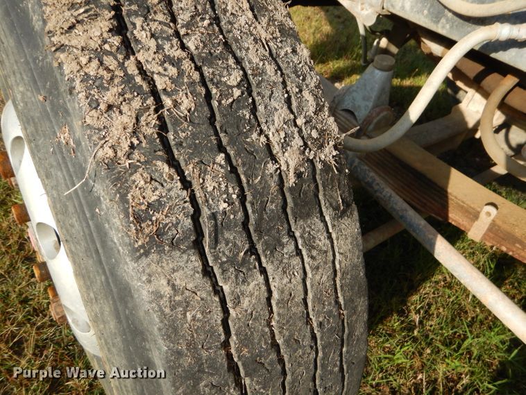 image for item EY9326 1980 Freightliner truck cab and chassis