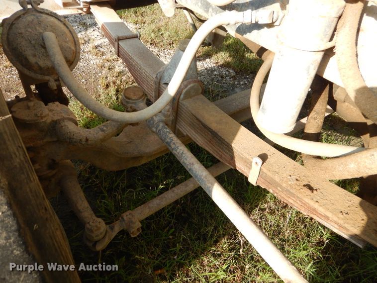 image for item EY9326 1980 Freightliner truck cab and chassis