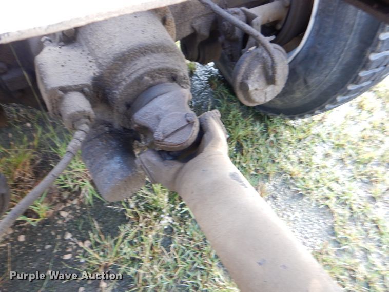 image for item EY9326 1980 Freightliner truck cab and chassis