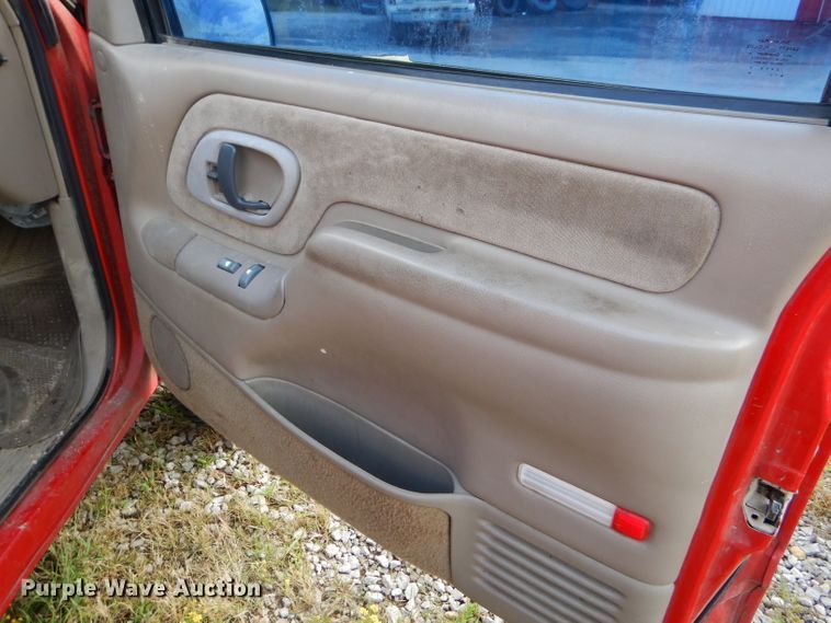 image for item EY9329 1998 Chevrolet Tahoe SUV