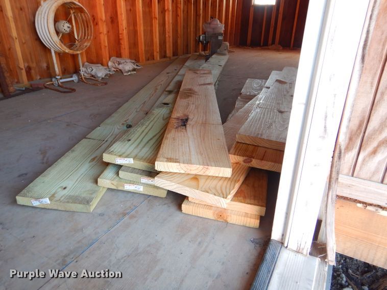 image for item EY9402 Wood storage building